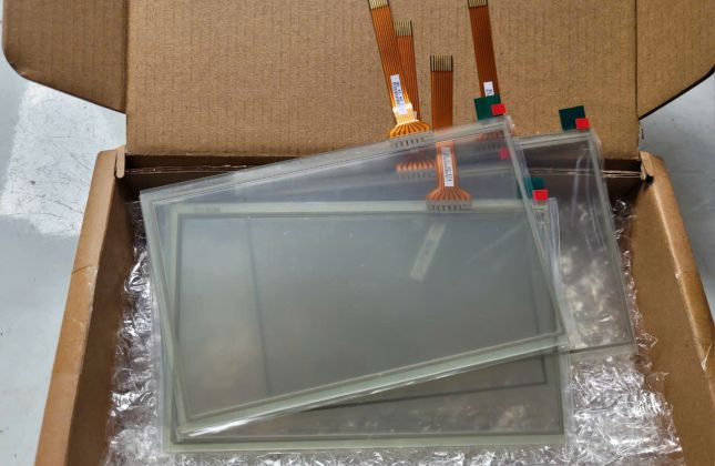 Tấm cảm ứng màn hình Schneider HMIGXU3512