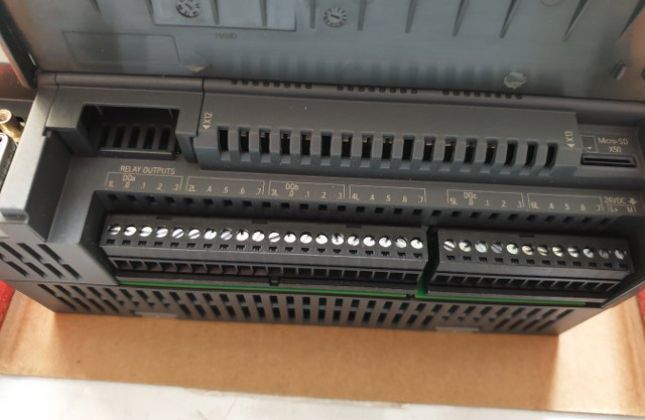 Bộ điều khiển lập trình CPU SR60